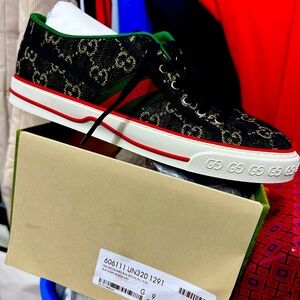 Gucci men sneakers size 9